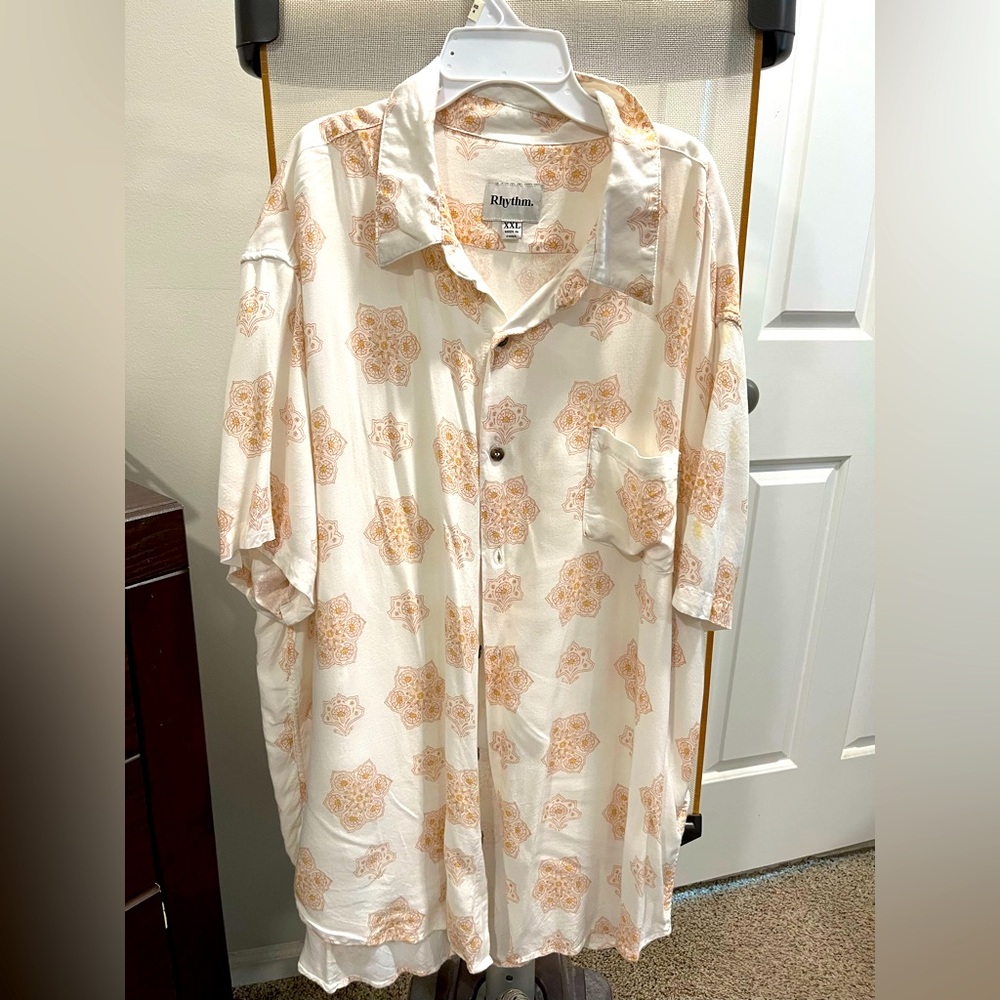 Men’s XXL Rythm light weight button up dress shirt .